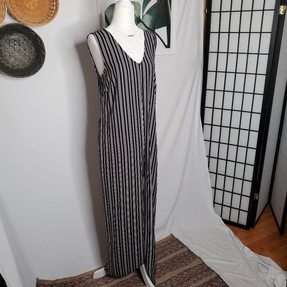 Max Studio Striped Crepe Jumpsuit Vertical
NEW - Picture 2 of 8